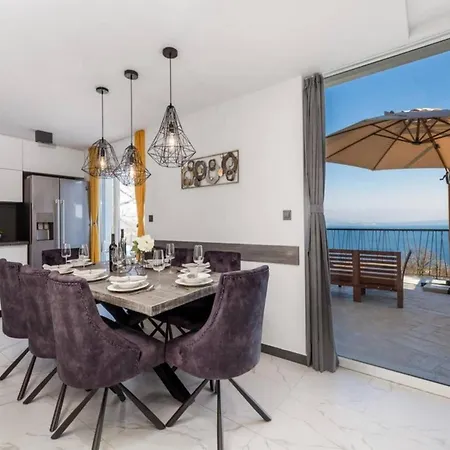 Stunning With Panoramic View فيلة