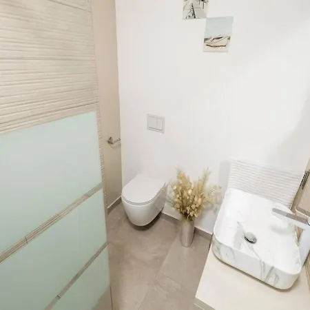 فيلة Stunning With Panoramic View أوباتيا