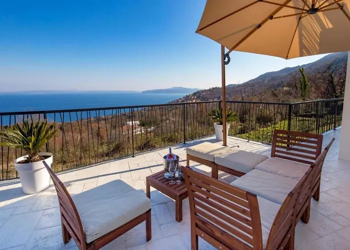 Stunning With Panoramic View Vila *